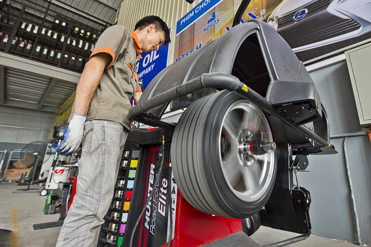 Cân lốp ô tô theo các bước