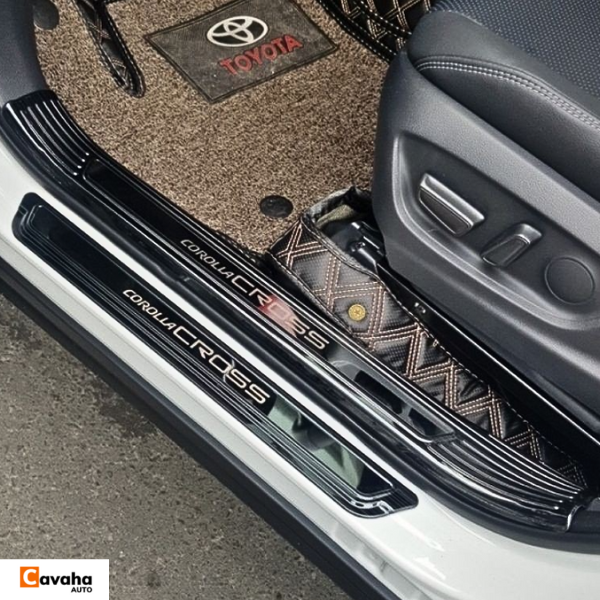 Ốp Bậc Cửa Xe Toyota Cross Titan